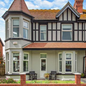 Ty Llwyd - Luxury home sleeping 8 with Hot Tub